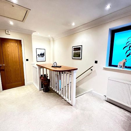 Modern And Cozy 2-Guest Flat With Gated Parking Apartment Кингстън на Темза Екстериор снимка